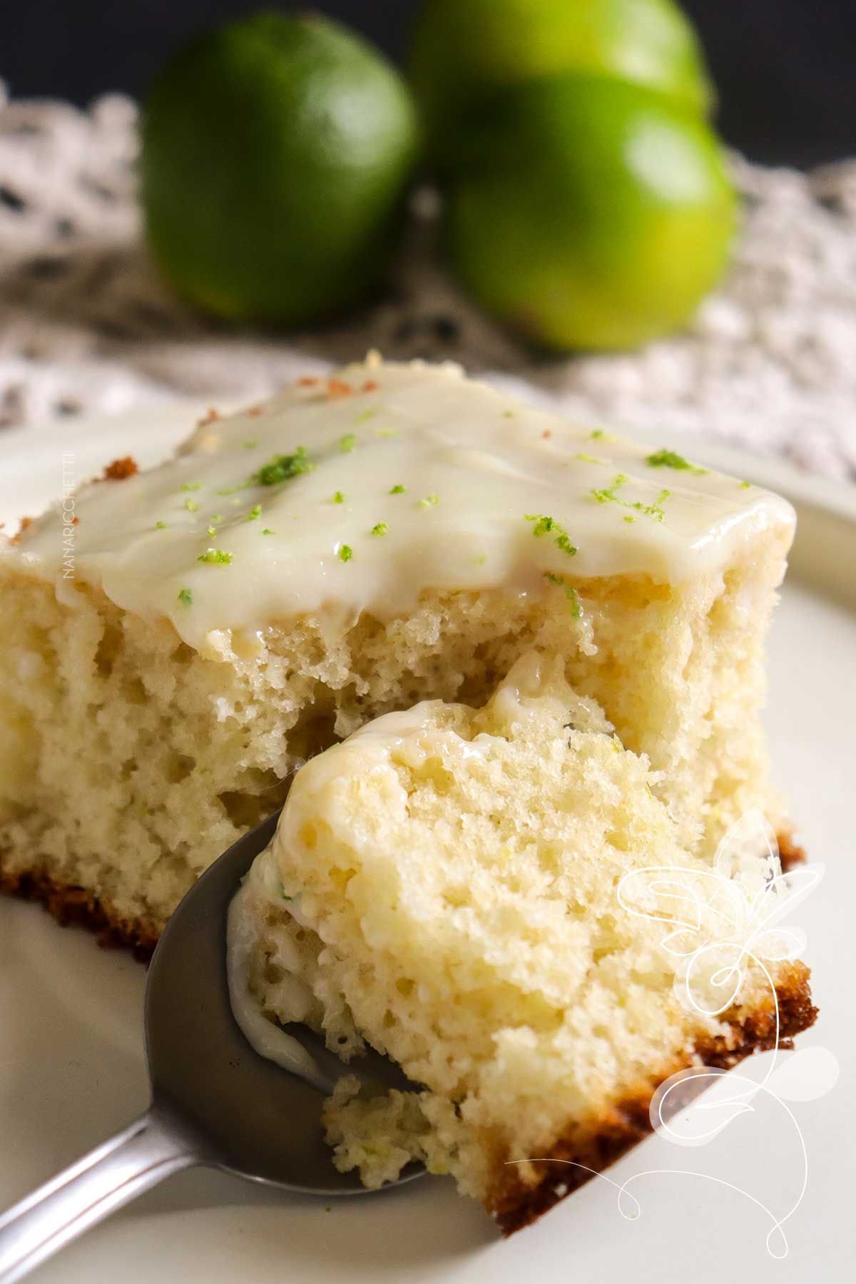 Bolo de Limão com Cobertura de Mousse