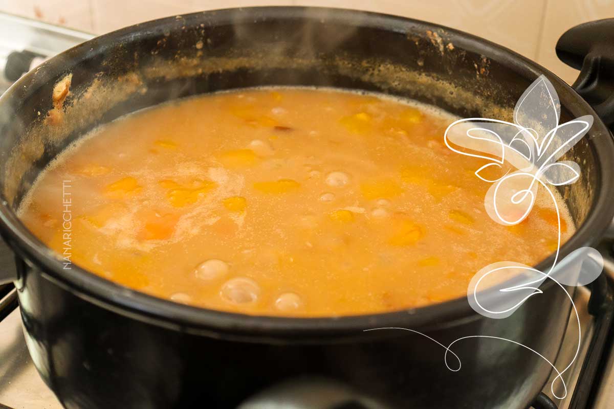 Receita de Feijão com Abóbora - deixe o almoço da semana muito mais nutritivo e gostoso.