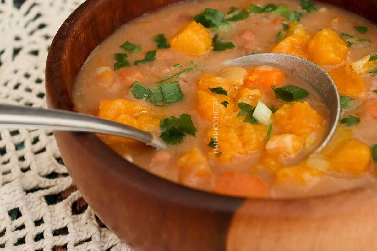 Receita de Feijão com Abóbora - deixe o almoço da semana muito mais nutritivo e gostoso.