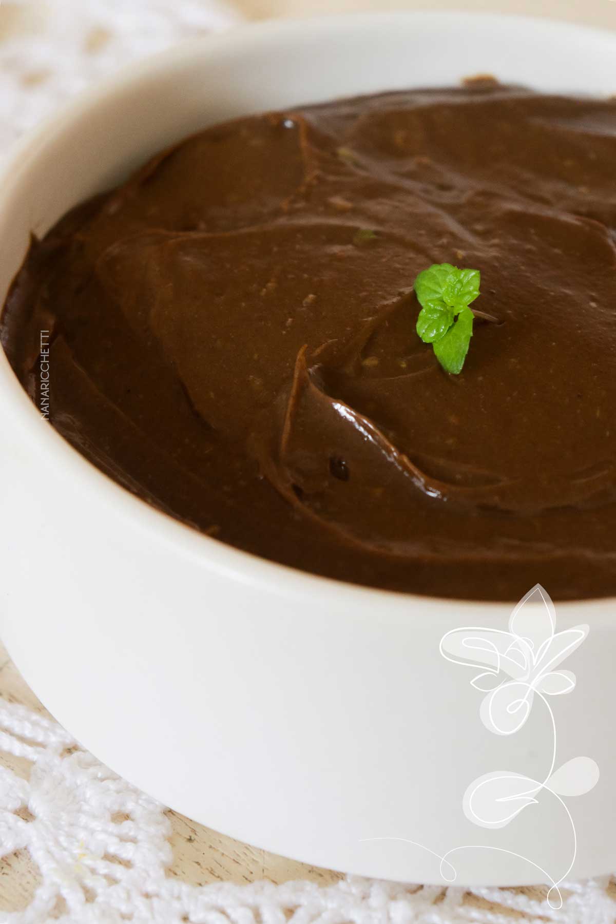 Receita de Mousse de Abacate com Chocolate em Pó - uma sobremesa nutritiva e deliciosa para quem está procurando se alimentar bem.