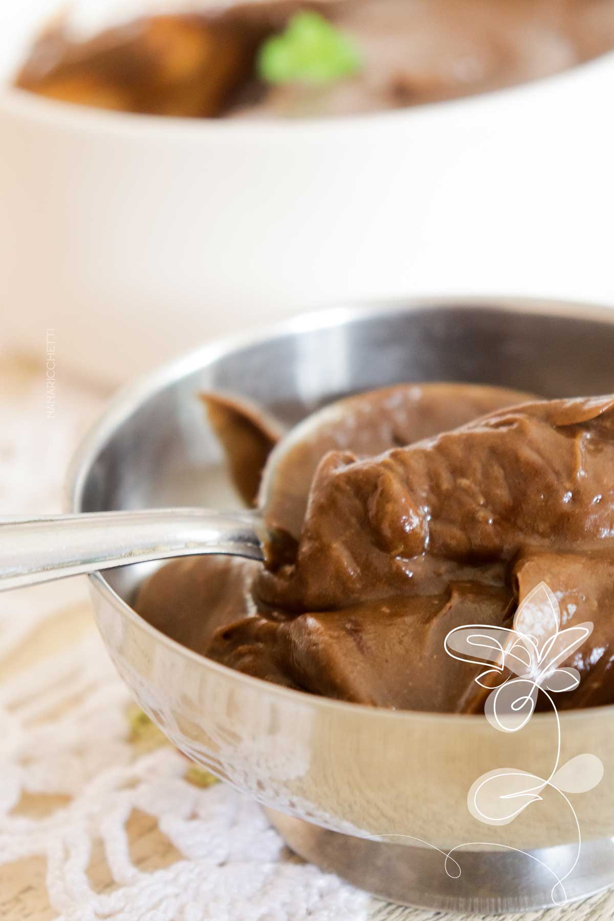 Receita de Mousse de Abacate com Chocolate em Pó - uma sobremesa nutritiva e deliciosa para quem está procurando se alimentar bem.