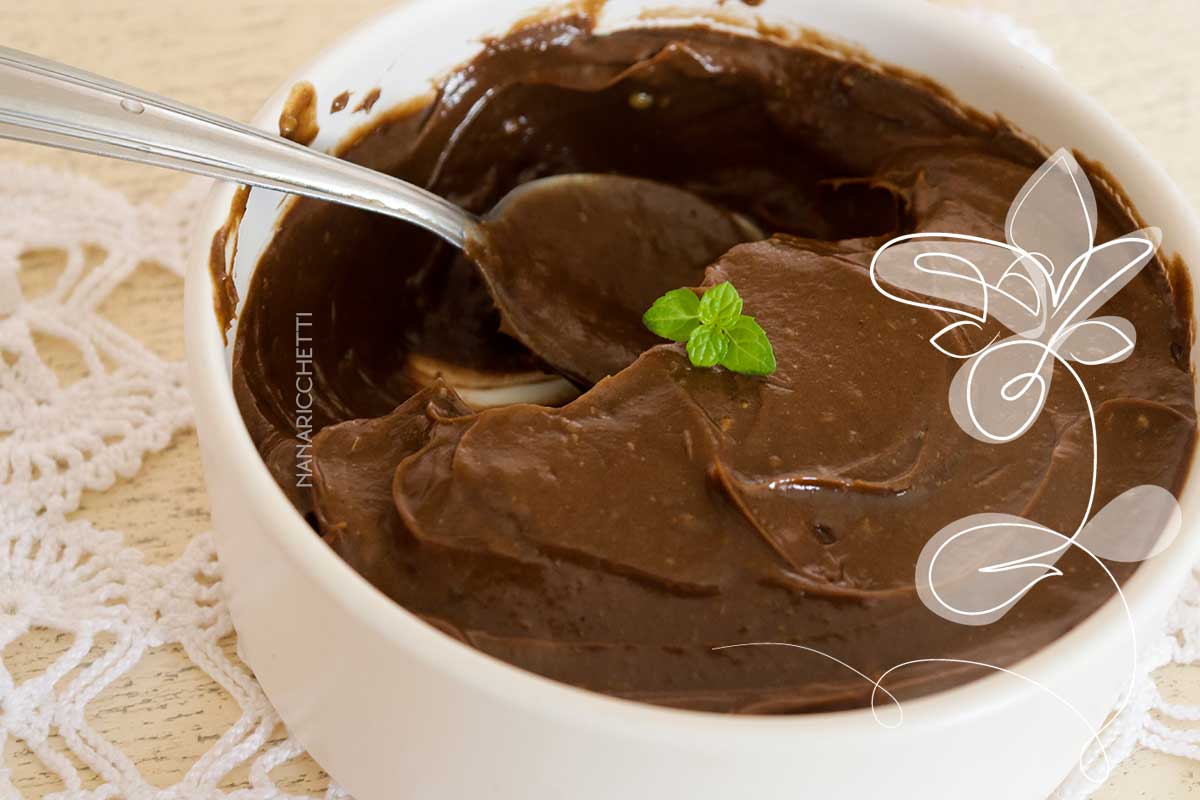 Receita de Mousse de Abacate com Chocolate em Pó - uma sobremesa nutritiva e deliciosa para quem está procurando se alimentar bem.