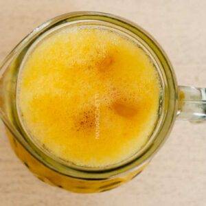 Receita de Suco de Manga com Gengibre - uma bebida gelada refrescante para os dias quentes de verão.