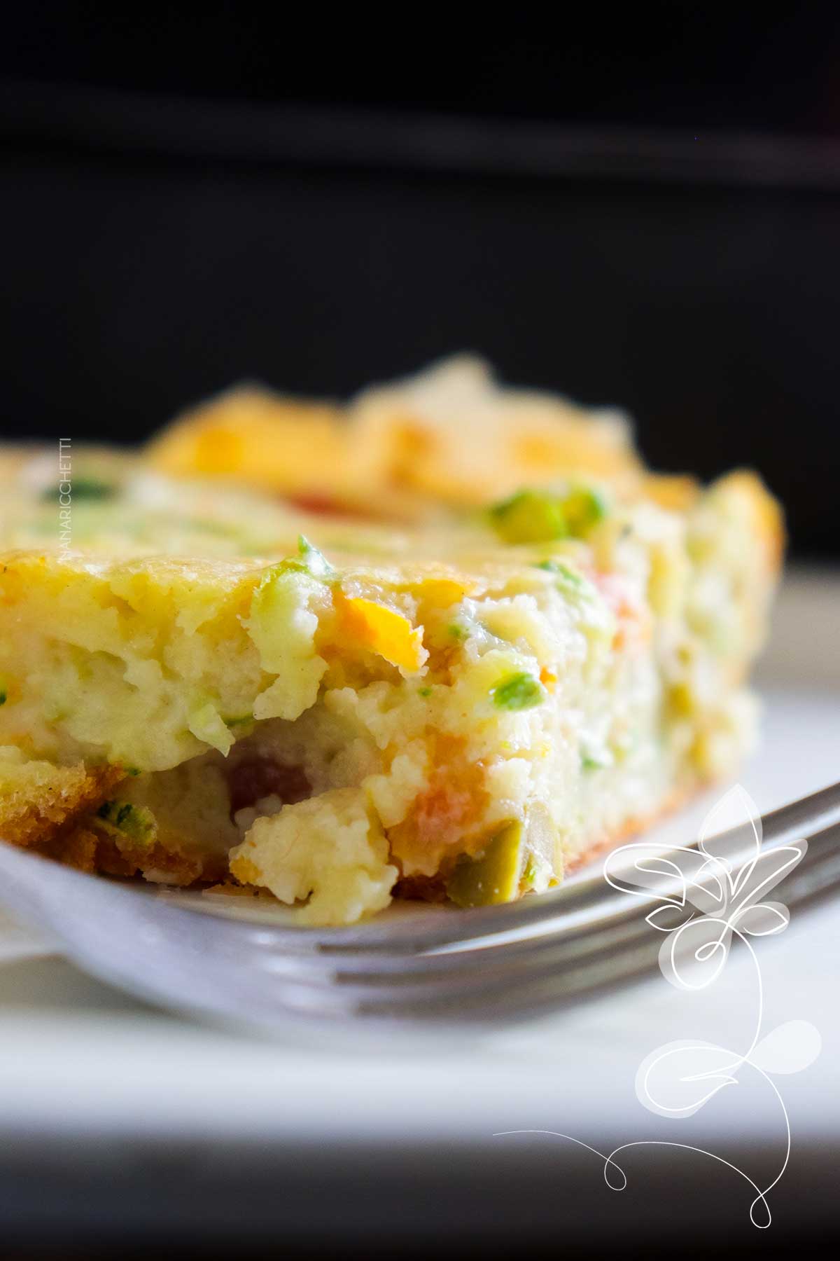 Receita de Torta de Abobrinha e Legumes - muito simples de fazer, perfeito para o final do dia com uma saladinha.