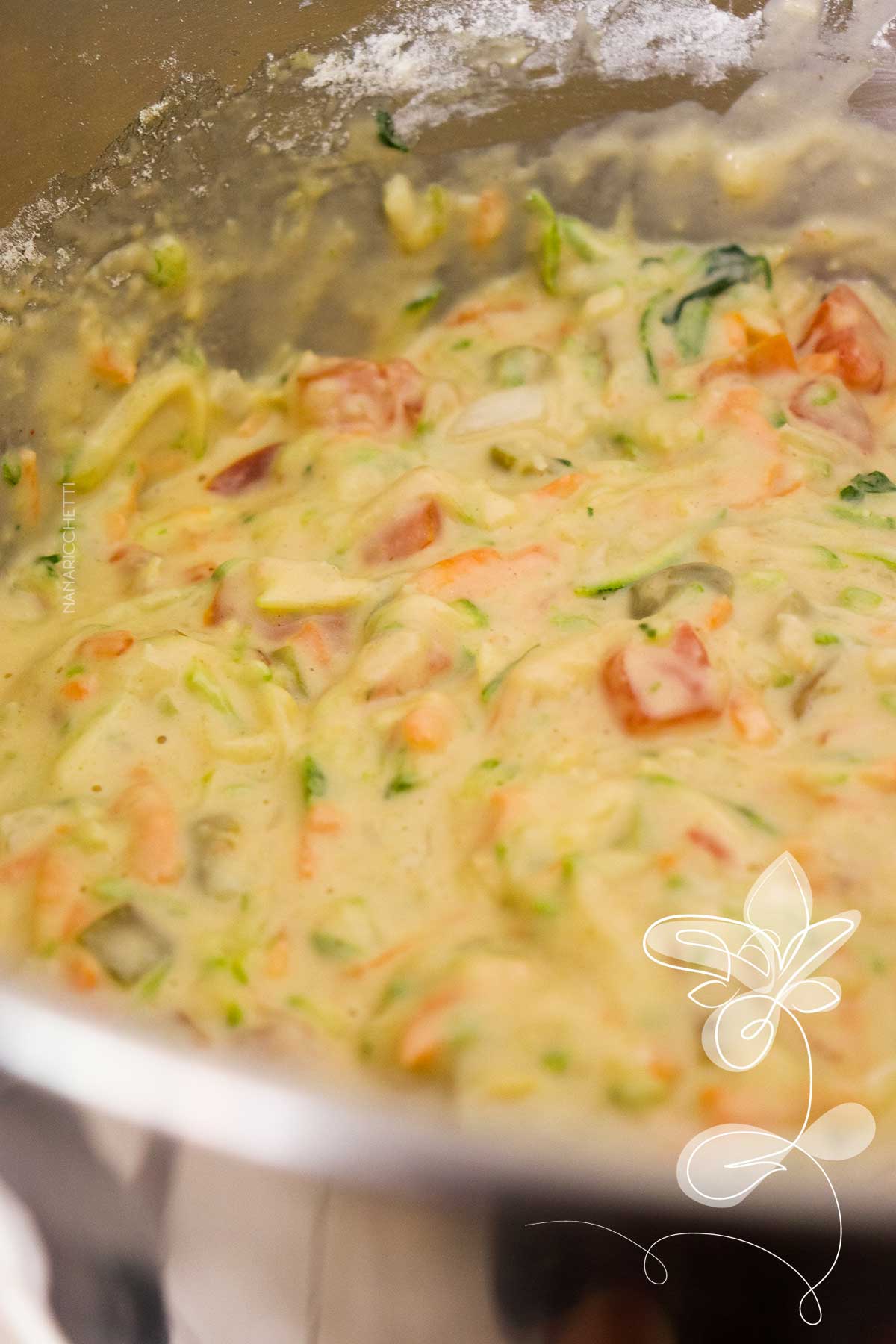 Receita de Torta de Abobrinha e Legumes - muito simples de fazer, perfeito para o final do dia com uma saladinha.