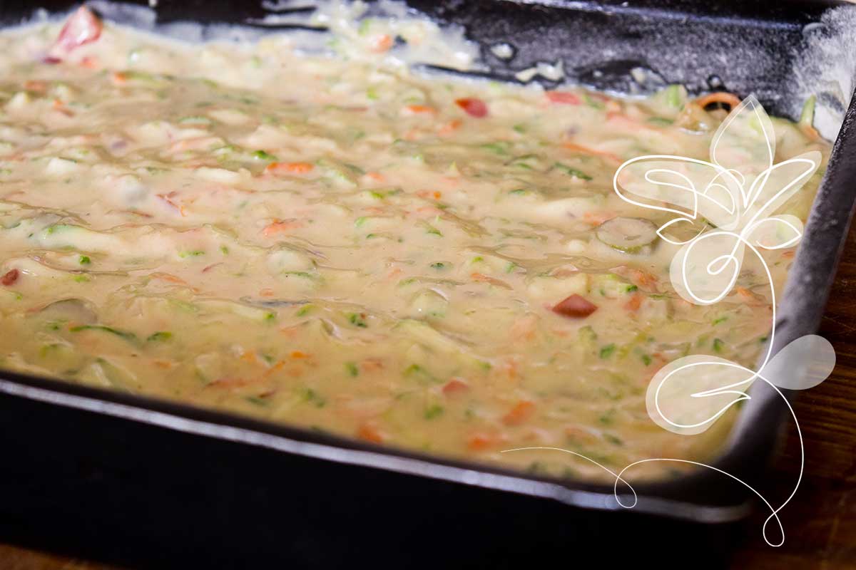 Receita de Torta de Abobrinha e Legumes - muito simples de fazer, perfeito para o final do dia com uma saladinha.