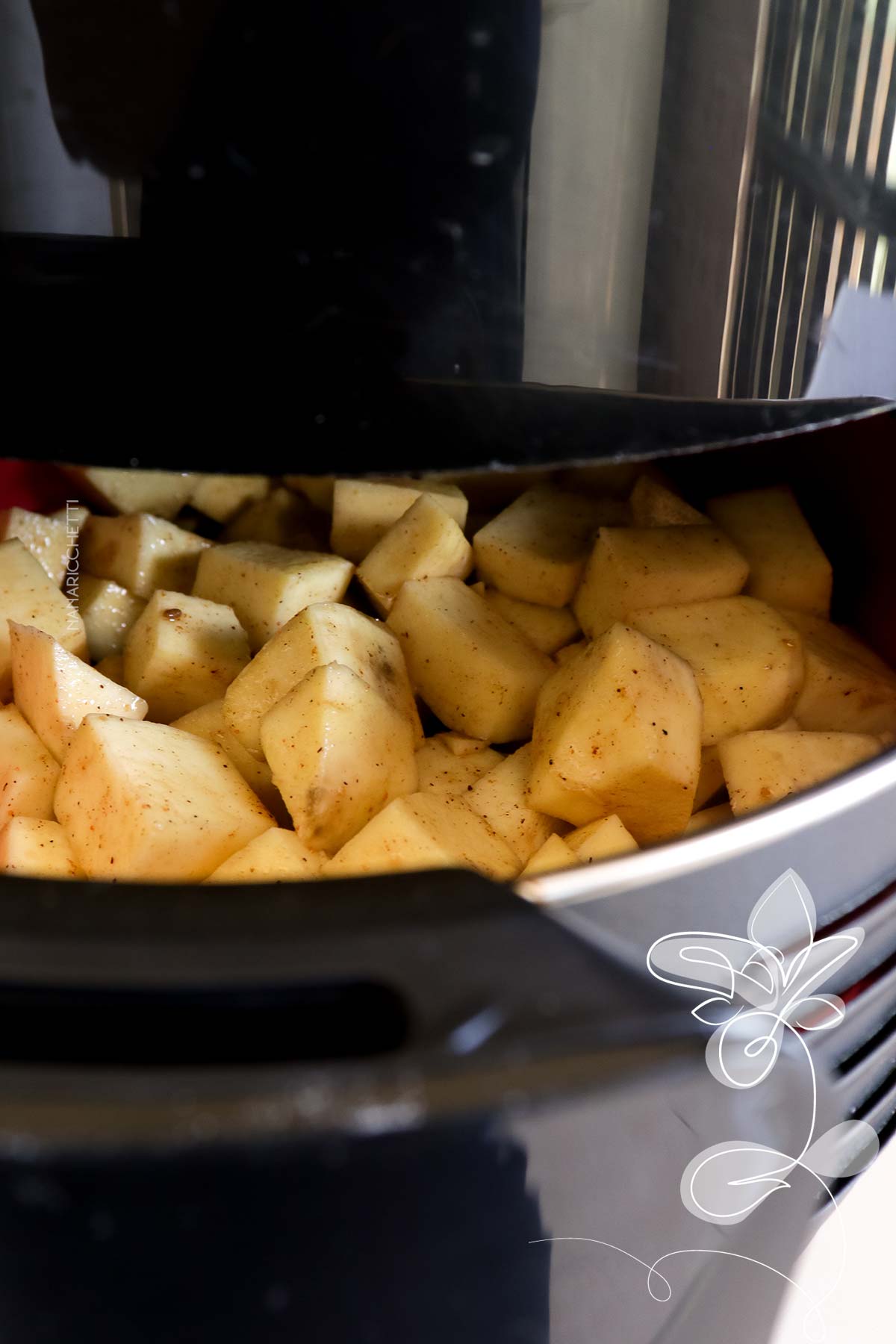 Receita de Batata Doce Picante com Canela em Pó - faça um prato delicioso na sua AirFryer e sirva como petisco ou para acompanhar o almoço da família.