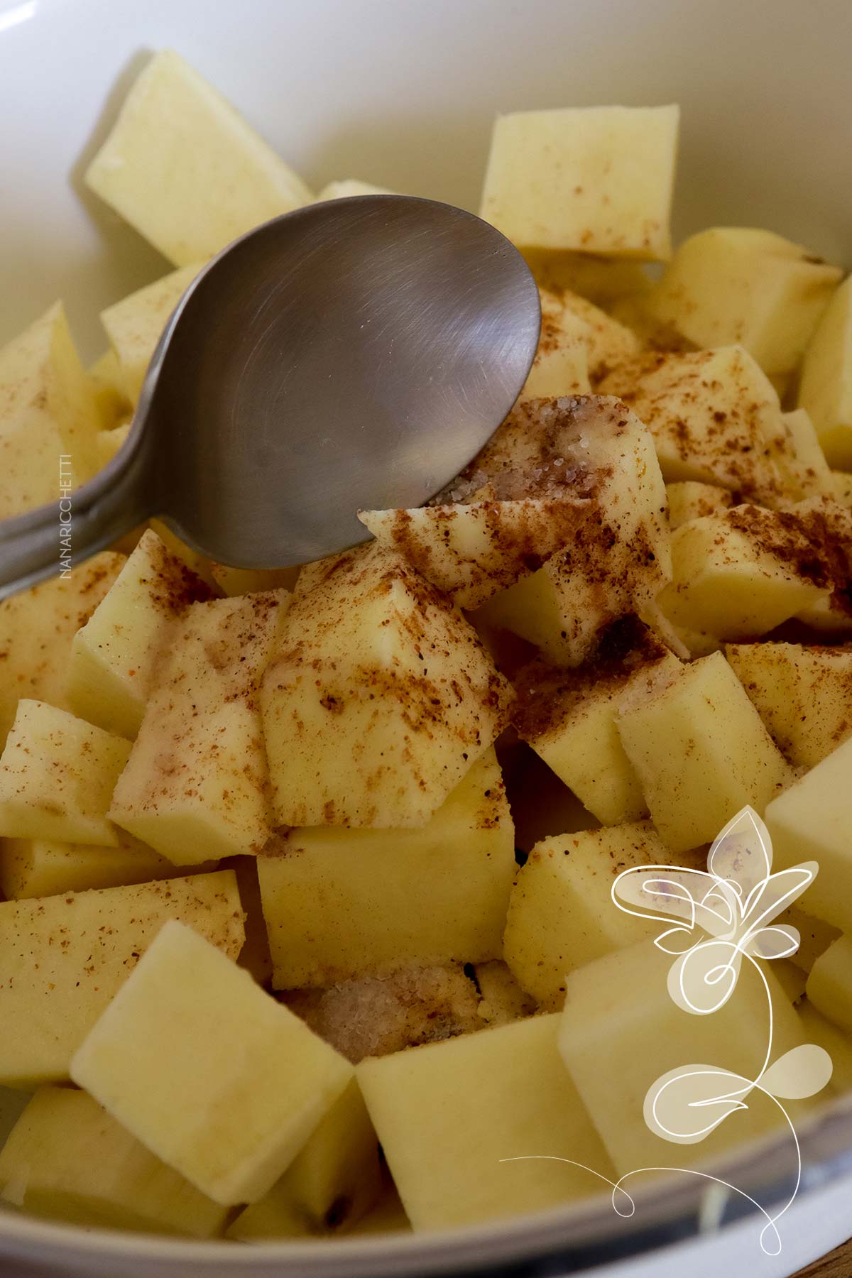 Receita de Batata Doce Picante com Canela em Pó - faça um prato delicioso na sua AirFryer e sirva como petisco ou para acompanhar o almoço da família.