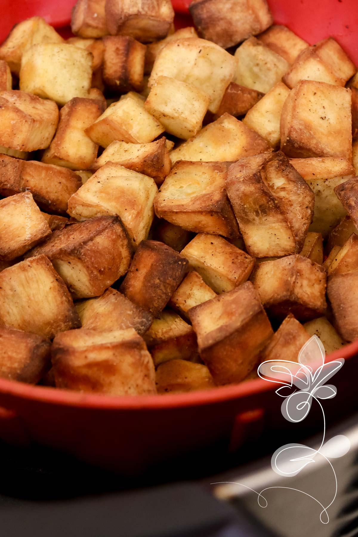 Receita de Batata Doce Picante com Canela em Pó - faça um prato delicioso na sua AirFryer e sirva como petisco ou para acompanhar o almoço da família.