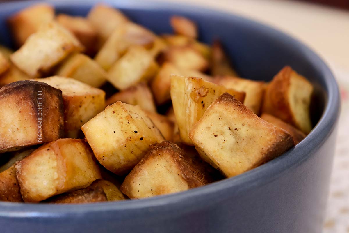 Receita de Batata Doce Picante com Canela em Pó - faça um prato delicioso na sua AirFryer e sirva como petisco ou para acompanhar o almoço da família.