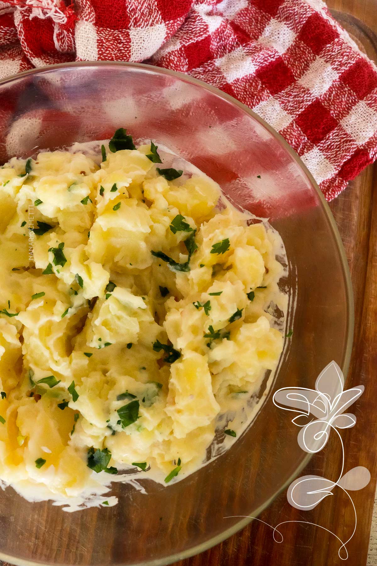 Receita de Batatonese - aprenda a fazer uma salada simples para o Natal ou Ano Novo.