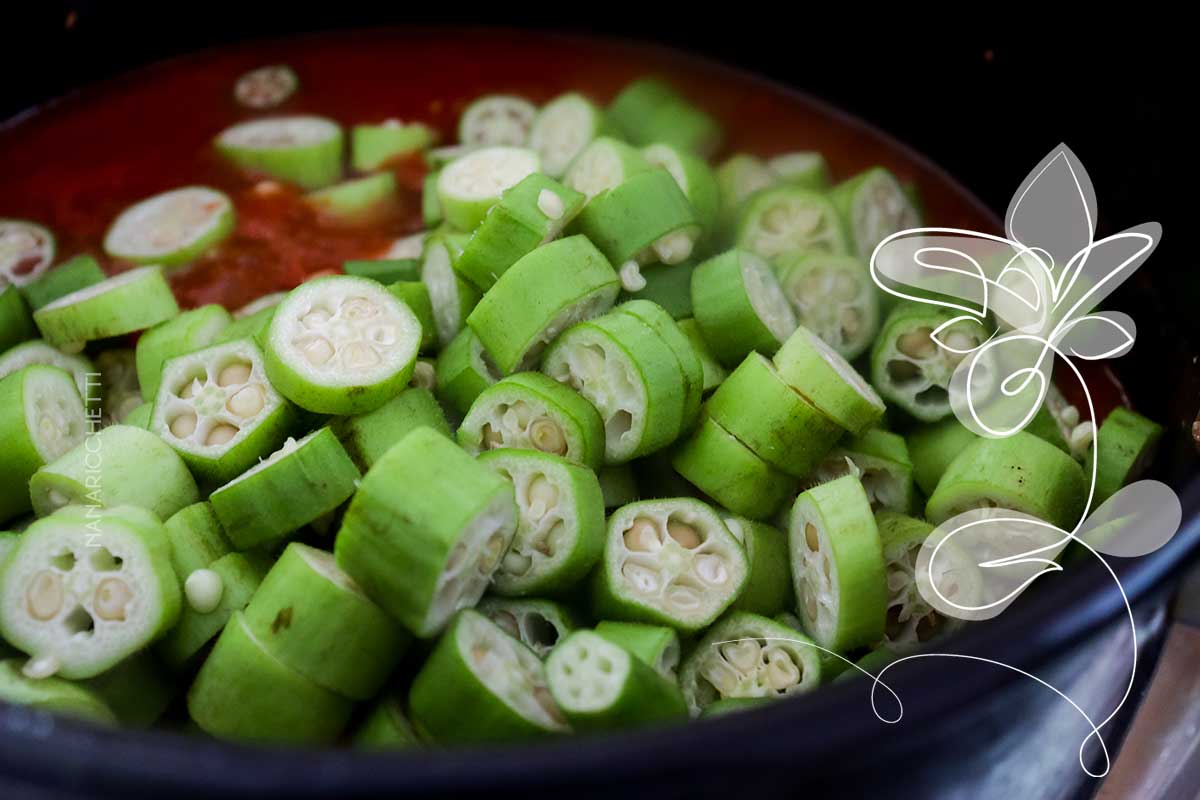 Receita de Quiabo com Carne Moída - um prato simples de fazer e delicioso para o almoço da semana.