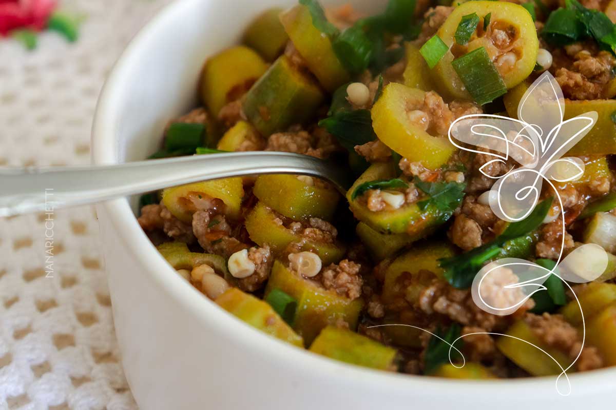 Receita de Quiabo com Carne Moída - um prato simples de fazer e delicioso para o almoço da semana.