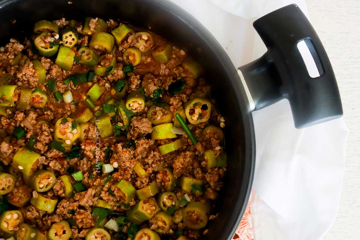 Receita de Quiabo com Carne Moída - um prato simples de fazer e delicioso para o almoço da semana.