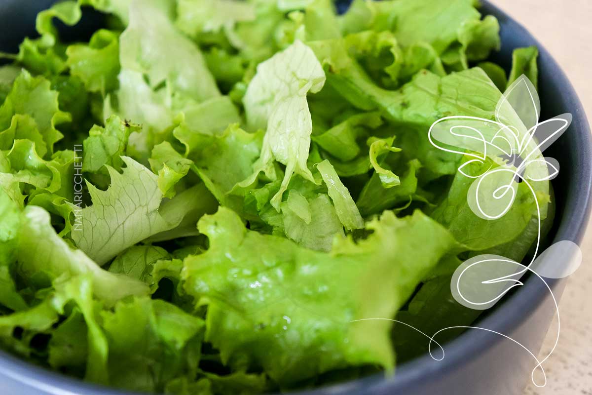 Receita de Salada de Alface com Kani Kama e Manga - faça uma salada para surpreender toda a família.