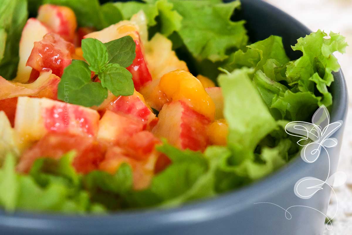 Receita de Salada de Alface com Kani Kama e Manga - faça uma salada para surpreender toda a família.