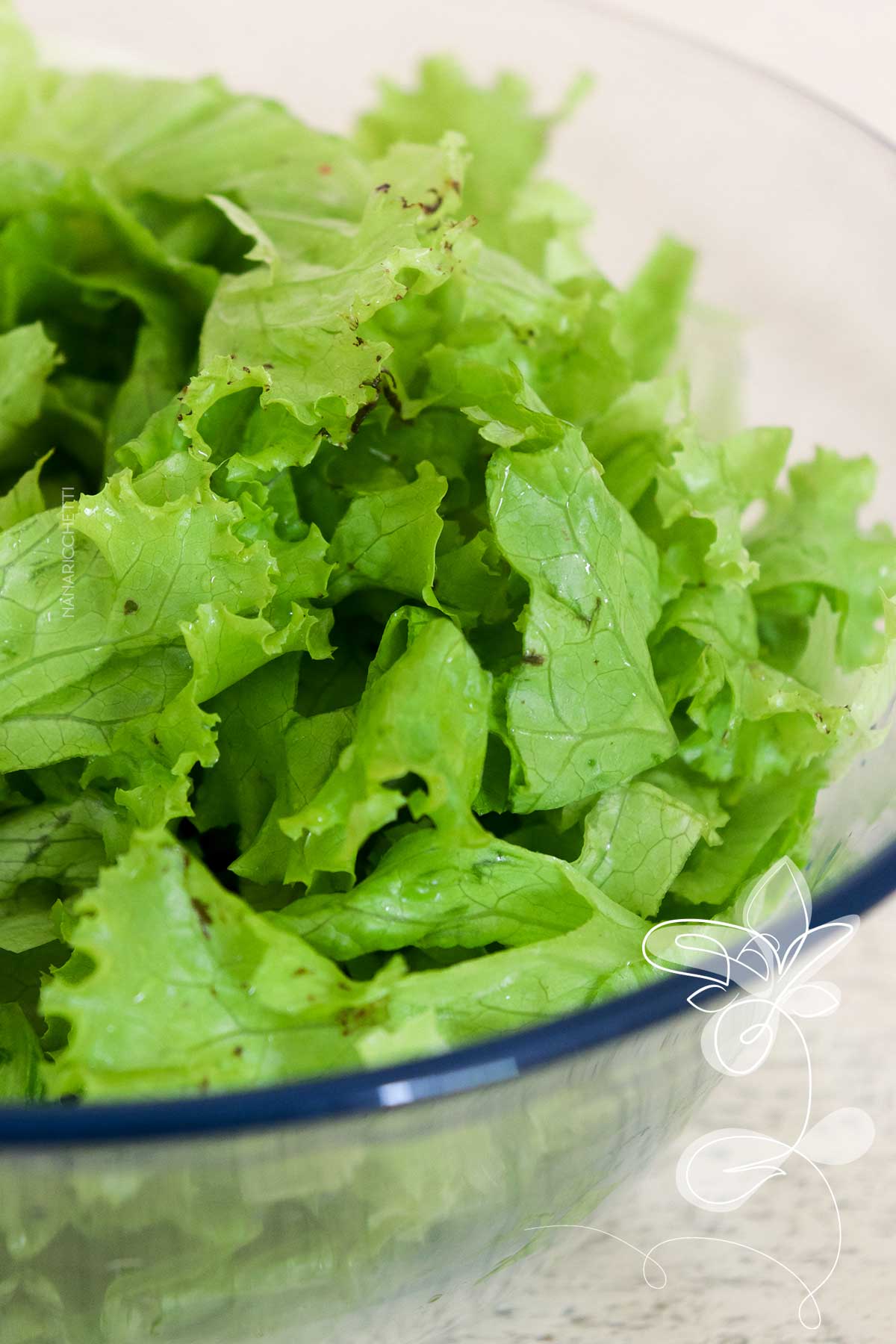 Receita de Salada de Alface com Kani Kama e Manga - faça uma salada para surpreender toda a família.