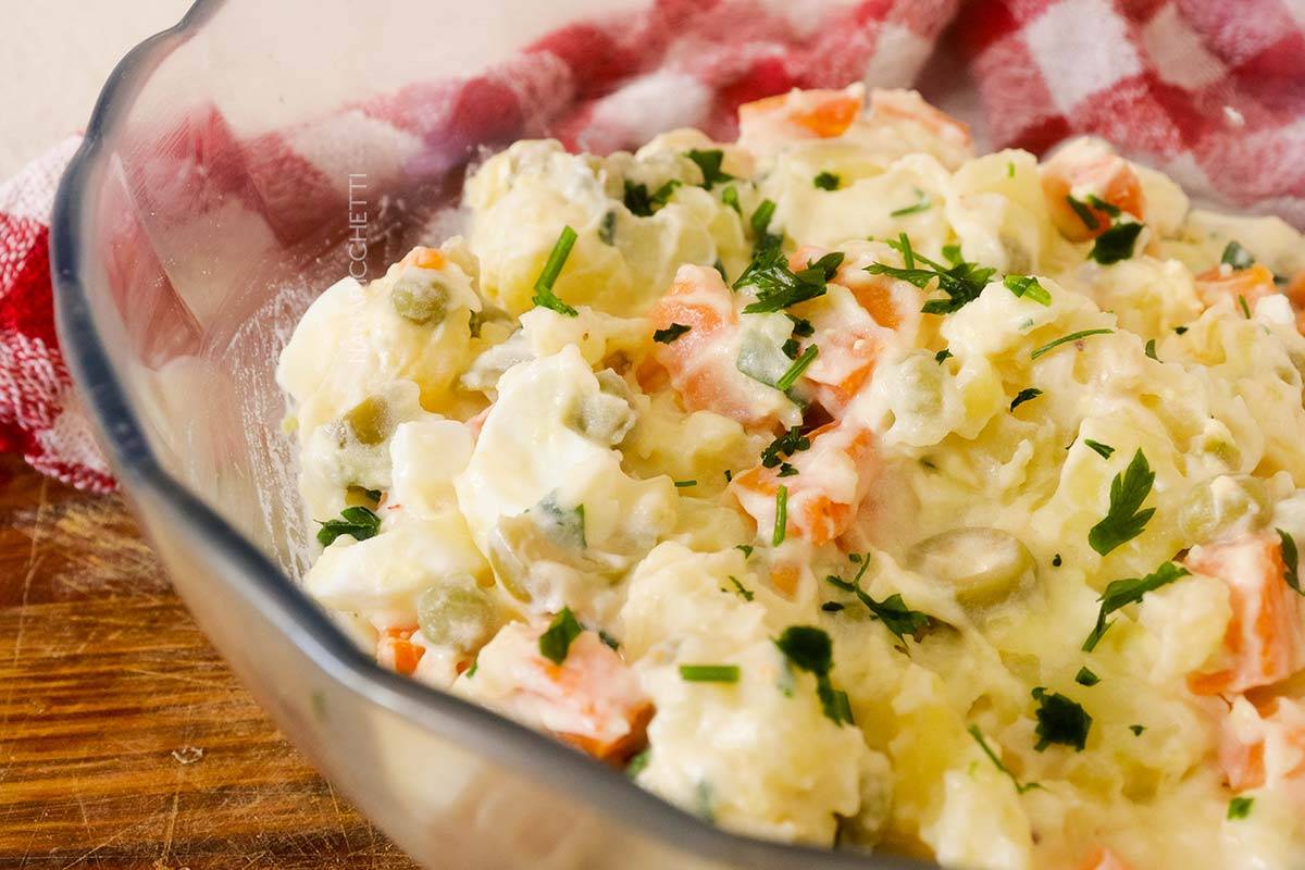 Receita de Salada de Legumes com Maionese - um clássico feito pela minha mãe.