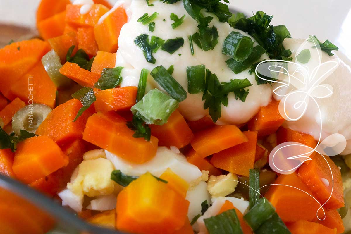 Receita de Salada de Maionese com Legumes - aquela receita de mãe, para servir no churrasco do final de semana.