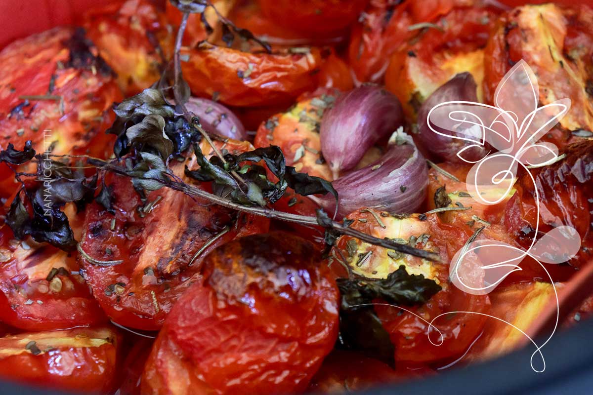 Receita de Tomate Confit na AirFryer - não deixe os tomates estragando, aprenda a fazer essa receita na fritadeira sem óleo.