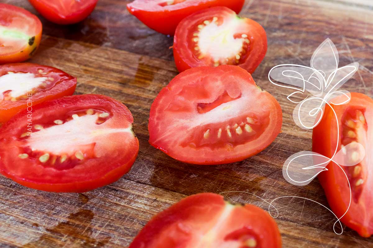 Receita de Tomate Confit na AirFryer - não deixe os tomates estragando, aprenda a fazer essa receita na fritadeira sem óleo.