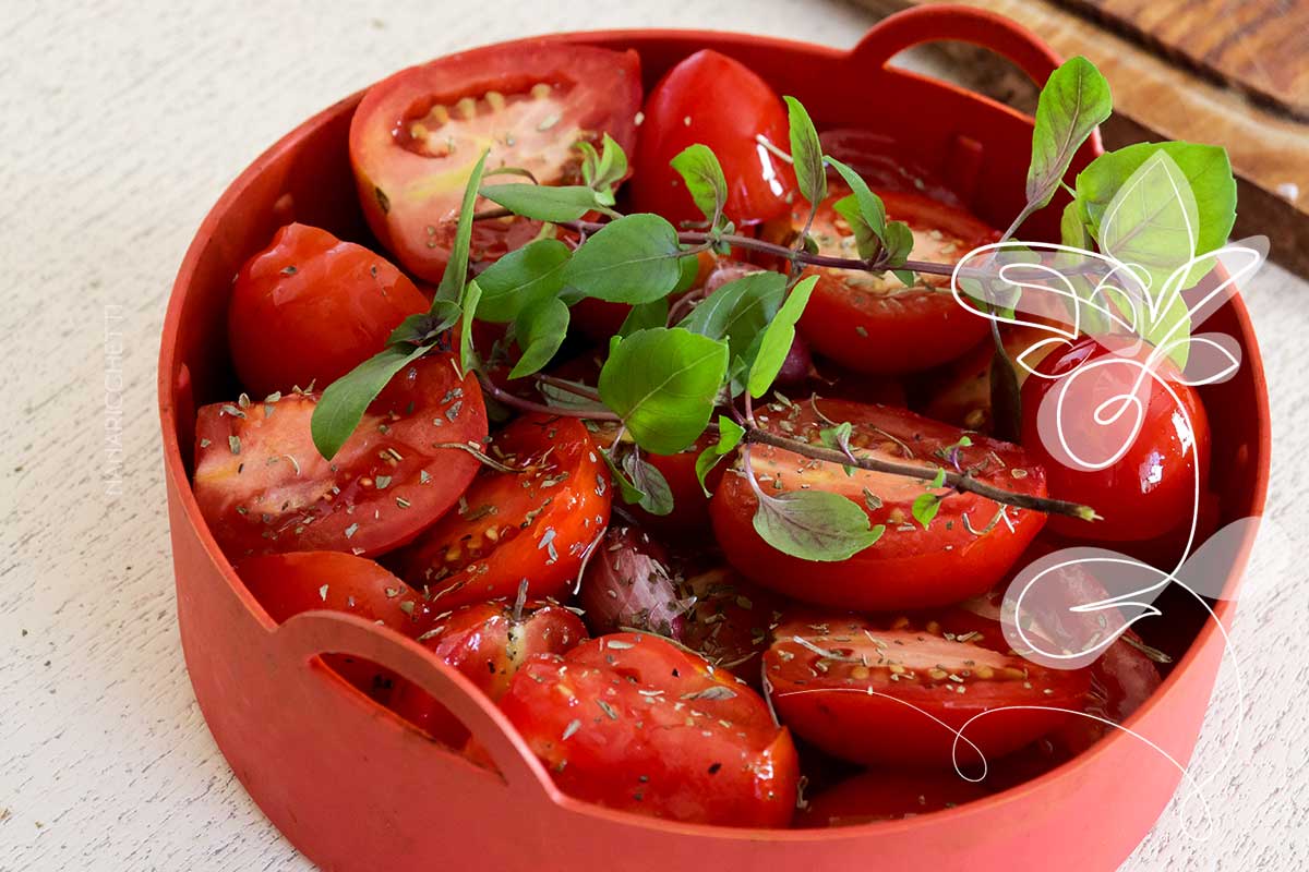 Receita de Tomate Confit na AirFryer - não deixe os tomates estragando, aprenda a fazer essa receita na fritadeira sem óleo.