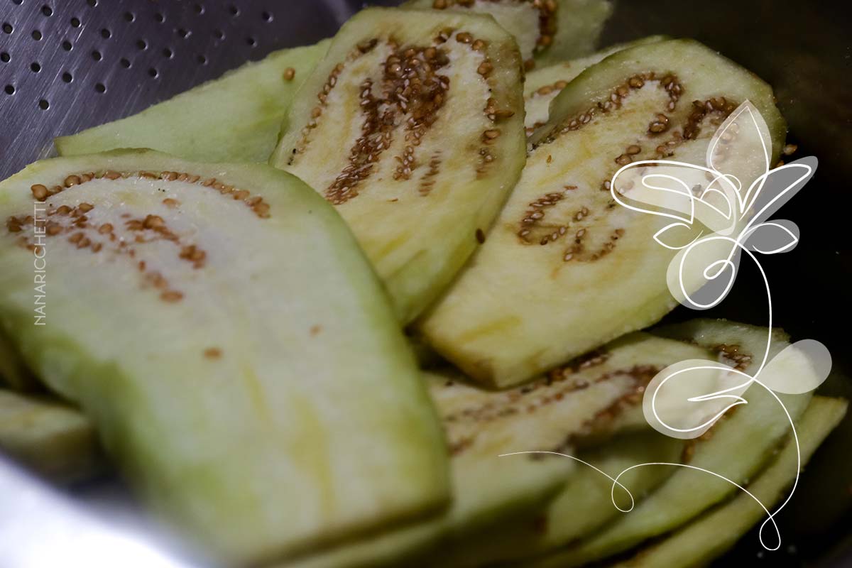 Receita de Berinjela à Milanesa - muito simples de fazer, faça outros pratos ou sirva a berinjela empanada com arroz e salada.