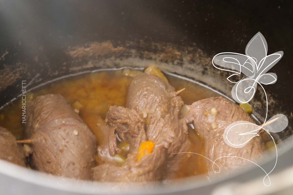 Receita de Bife à Rolê - delicioso para o almoço de domingo com a família.