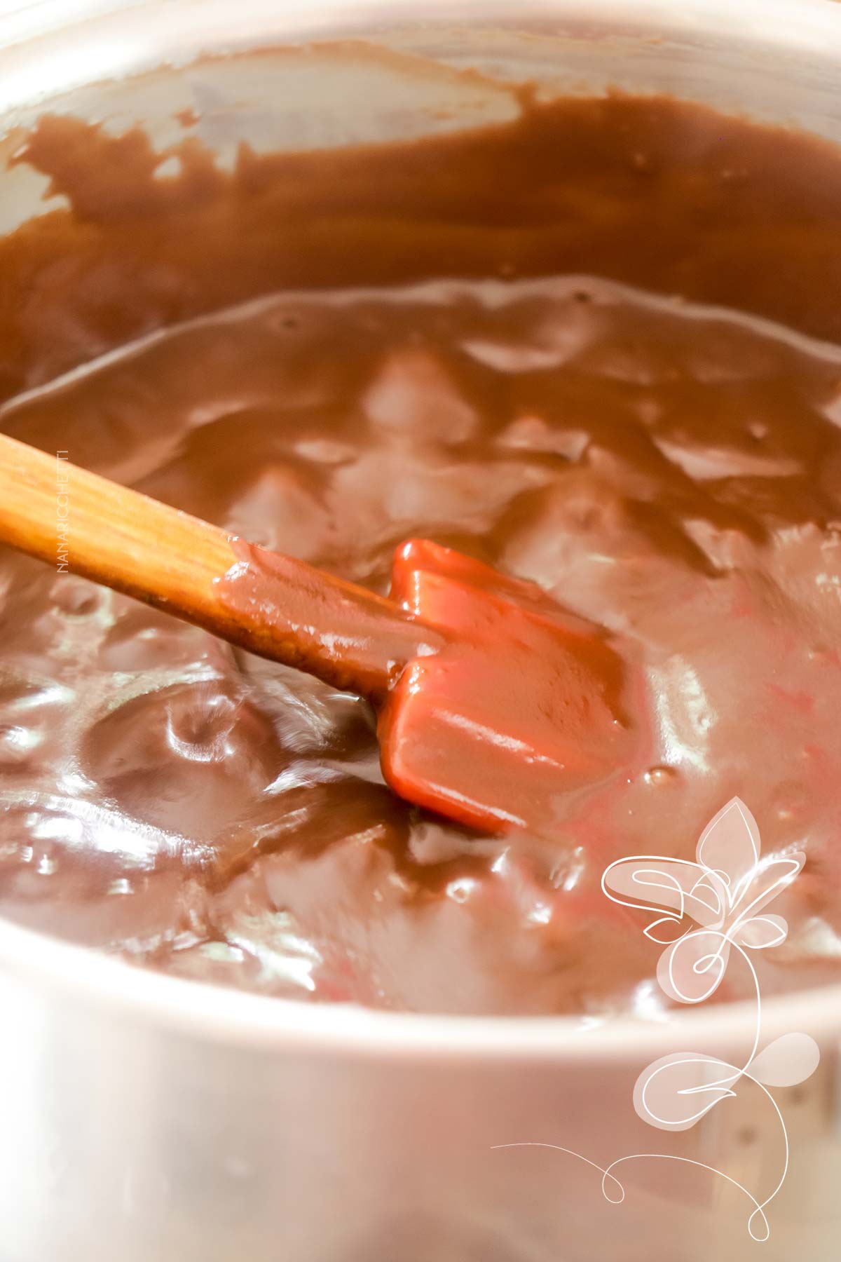 Receita de Brigadeiro de Aniversário Gourmet - deixe a festa da criançada deliciosa com esse docinho.