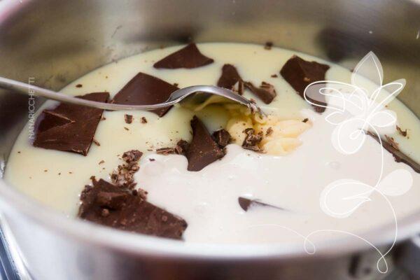 Receita de Brigadeiro de Aniversário Gourmet - deixe a festa da criançada deliciosa com esse docinho.