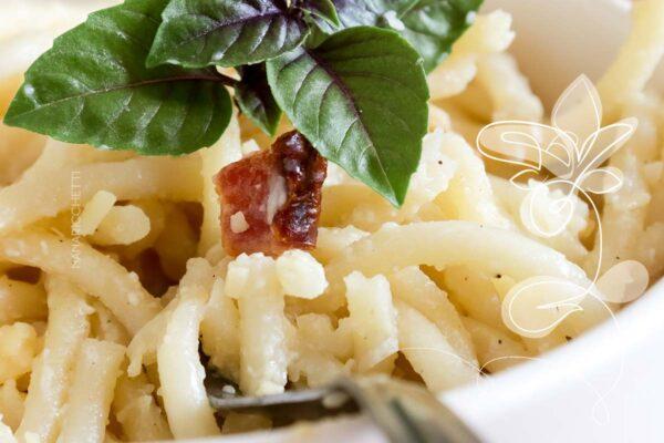 Receita de Macarrão à Carbonara - uma massa italiana deliciosa para o almoço de domingo.