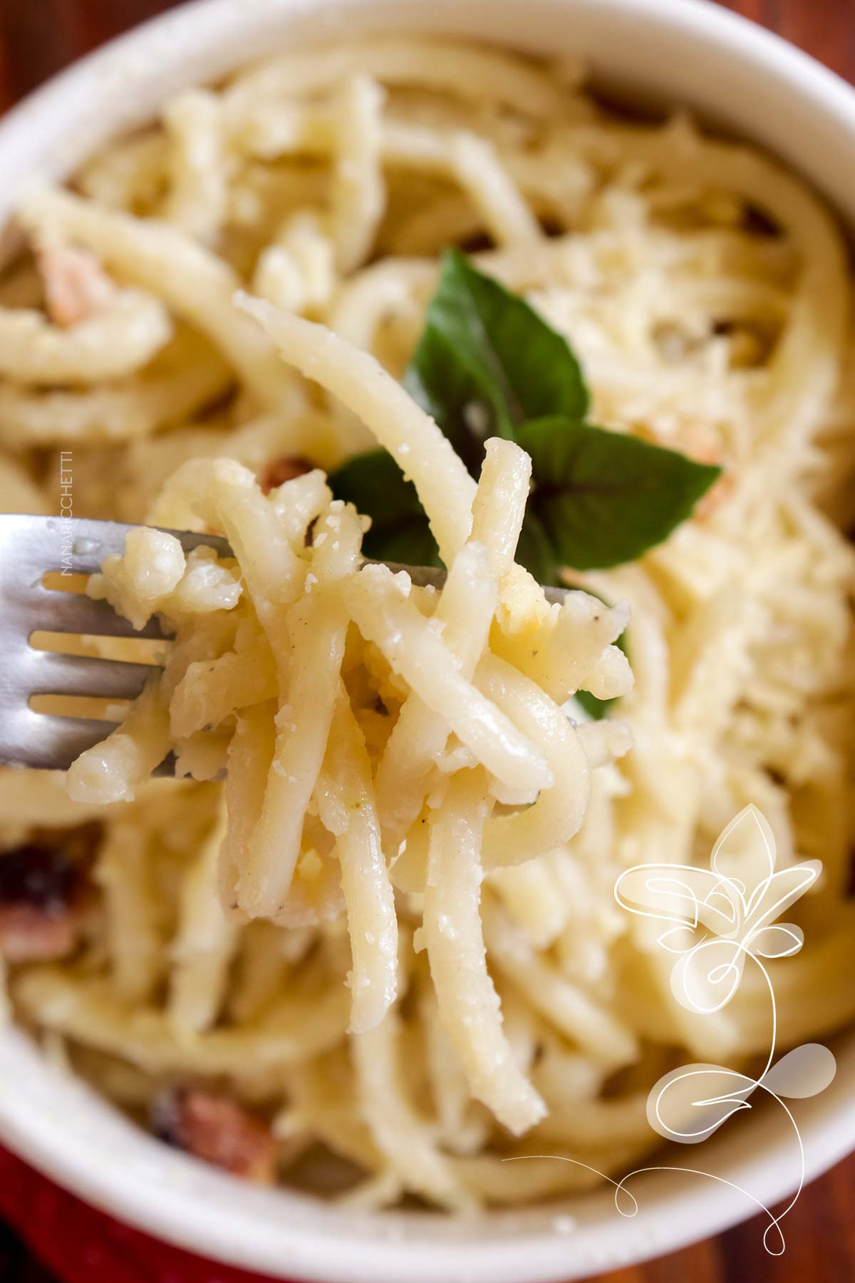 Receita de Macarrão à Carbonara - uma massa italiana deliciosa para o almoço de domingo. 