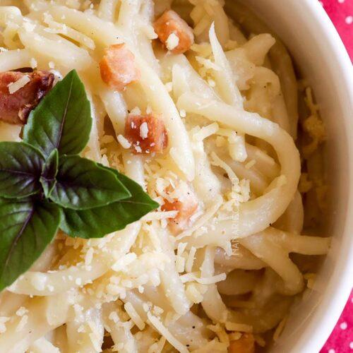 Receita de Macarrão à Carbonara - uma massa italiana deliciosa para o almoço de domingo.