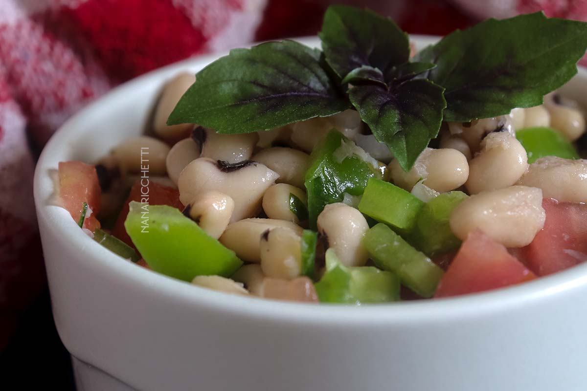 Receita de Salada de Feijão-fradinho - simples para o almoço ou jantar da semana.