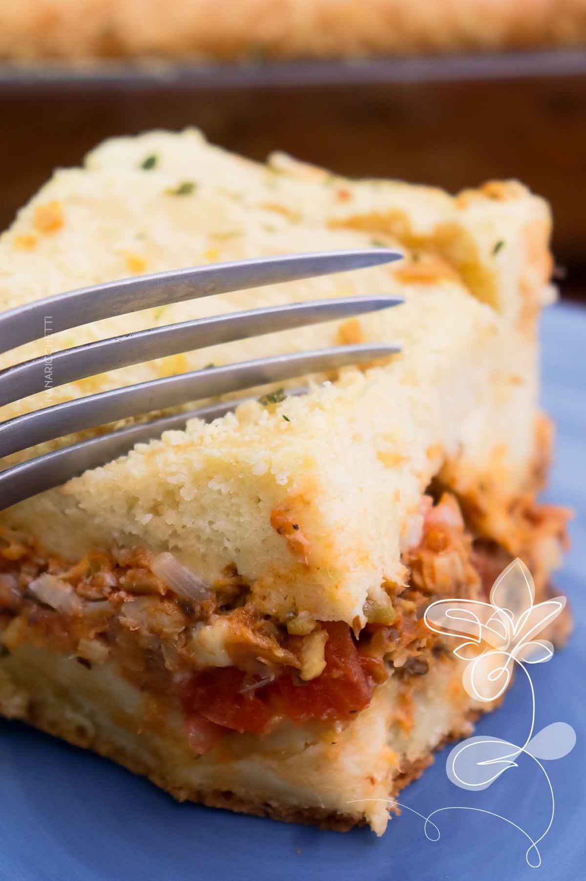 Receita de Torta de Sardinha de Liquidificador - substitua o jantar tradicional por um lanche prático, simples e delicioso.